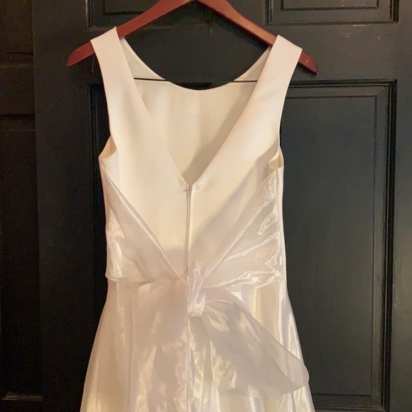 The White House Beautiful gown 9/10 prom - Picture 4 of 6